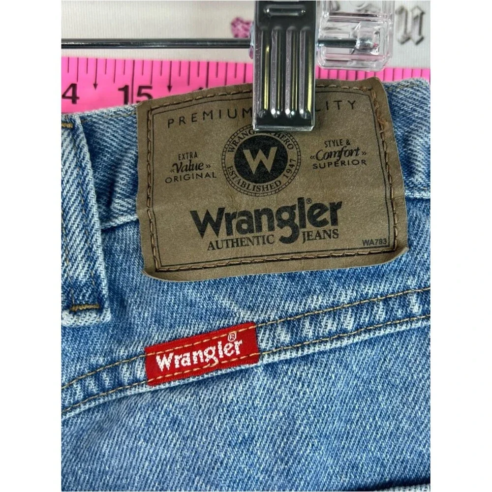 Wrangler shorts Bermuda long cut off distressed Light Blue Denim Cut-Off Shorts